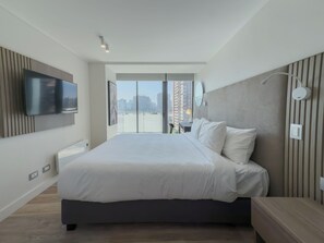 Superior Apartment, 2 Bedrooms, Balcony, Mountain View (2 King beds) | In-room safe, desk, laptop workspace, soundproofing - Spot Suites (Santiago)