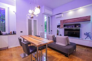 Dining - Home Boutique with Courtyard-Design&Fashion District (Milano)