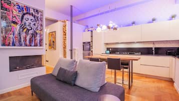 Smart-TV, Kamin, Drucker