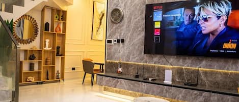 Economy Apartment, Balcony, City View | Living area