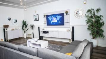 Economy Apartment, Balcony, City View | Living area