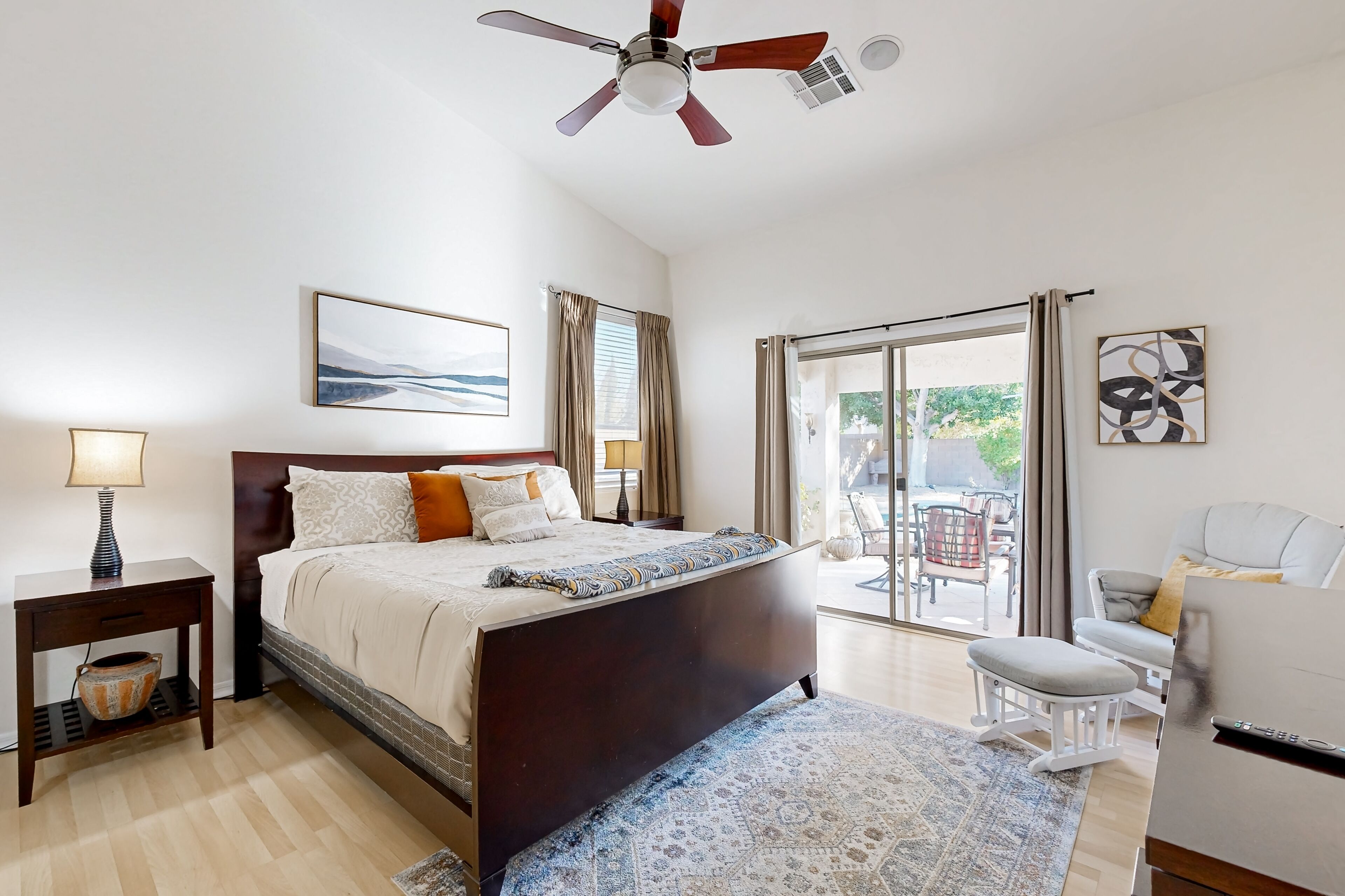 4 dormitorios, tabla de planchar con plancha, cuna de viaje y wifi