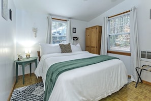 6 bedrooms, desk, WiFi, bed sheets - Spacious TWO Units, 6-bedroom estate on beautiful Bonny Eagle Pond (Buxton)