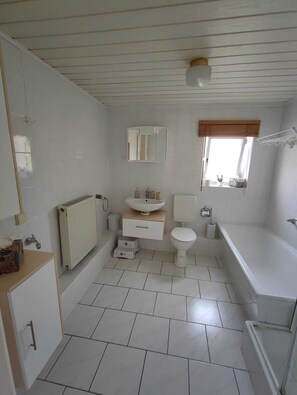 Toallas, jabón, papel de baño 