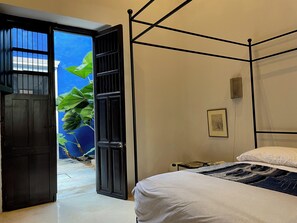 4 bedrooms, desk, iron/ironing board, WiFi