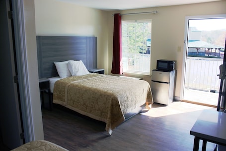 Escritorio, wifi gratis y ropa de cama