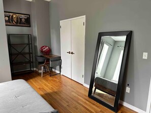 1 habitación, tabla de planchar con plancha, wifi gratis y ropa de cama 