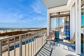 Property grounds - Beachfront condo with stunning views, pool, WiFi, and washer/dryer (Orange Beach)