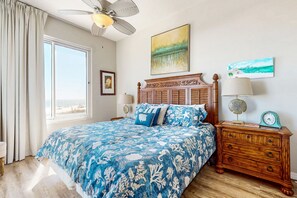 2 bedrooms, iron/ironing board, Internet, bed sheets - Beachfront condo with stunning views, pool, WiFi, and washer/dryer (Orange Beach)