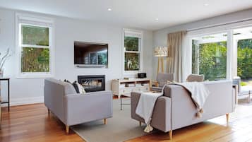 TV, fireplace, stereo