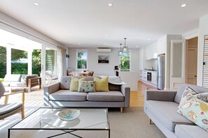 Unclassified image, 4 of 29, button