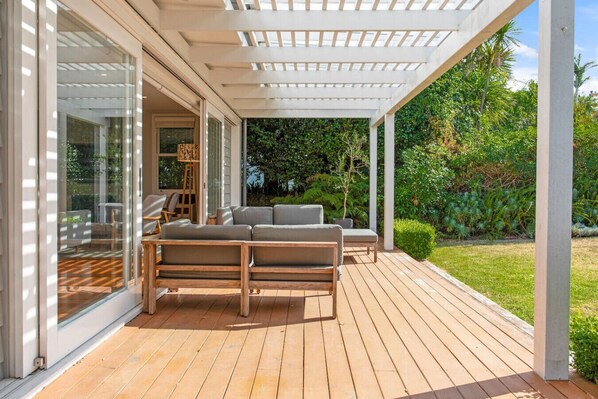 Terrace/patio - Solara Executive Villa with Air-Con and Backyard (Auckland Central Suburbs)