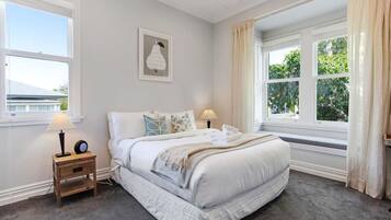 3 bedrooms, desk, iron/ironing board, free WiFi