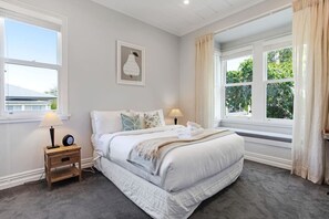 3 habitaciones, escritorio, tabla de planchar con plancha y wifi gratis