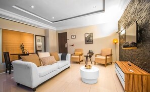 Appartement Familial, balcon, vue ville | Coin séjour