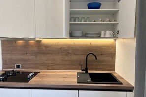 Private kitchen - Vila Vera Seafront Apartment with Garden View (Sumartin)