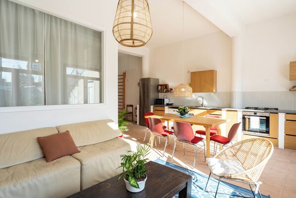 TV - Casa Tharros Apartment Garden (Nurachi)