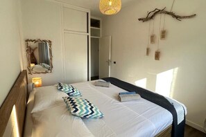 1 bedroom, iron/ironing board, WiFi, bed sheets - Vila Vera Seafront Apartment with Sea View (Sumartin)