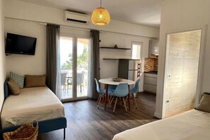 1 bedroom, iron/ironing board, WiFi, bed sheets - Vila Vera Seafront Apartment with Sea View (Sumartin)