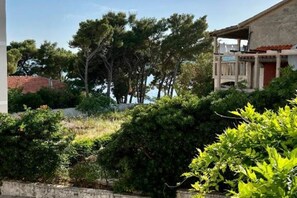 Property grounds - Vila Vera Seafront Apartment with Sea View (Sumartin)