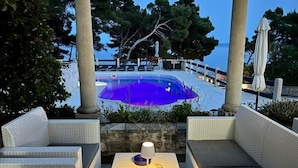 Pool - Vila Vera Seafront Apartment with Sea View (Sumartin)