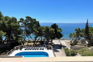 Pool - Vila Vera Seafront Apartment with Sea View (Sumartin)