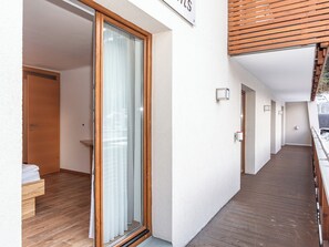 Superior Apartment, Balcony, Mountain View | Balcony