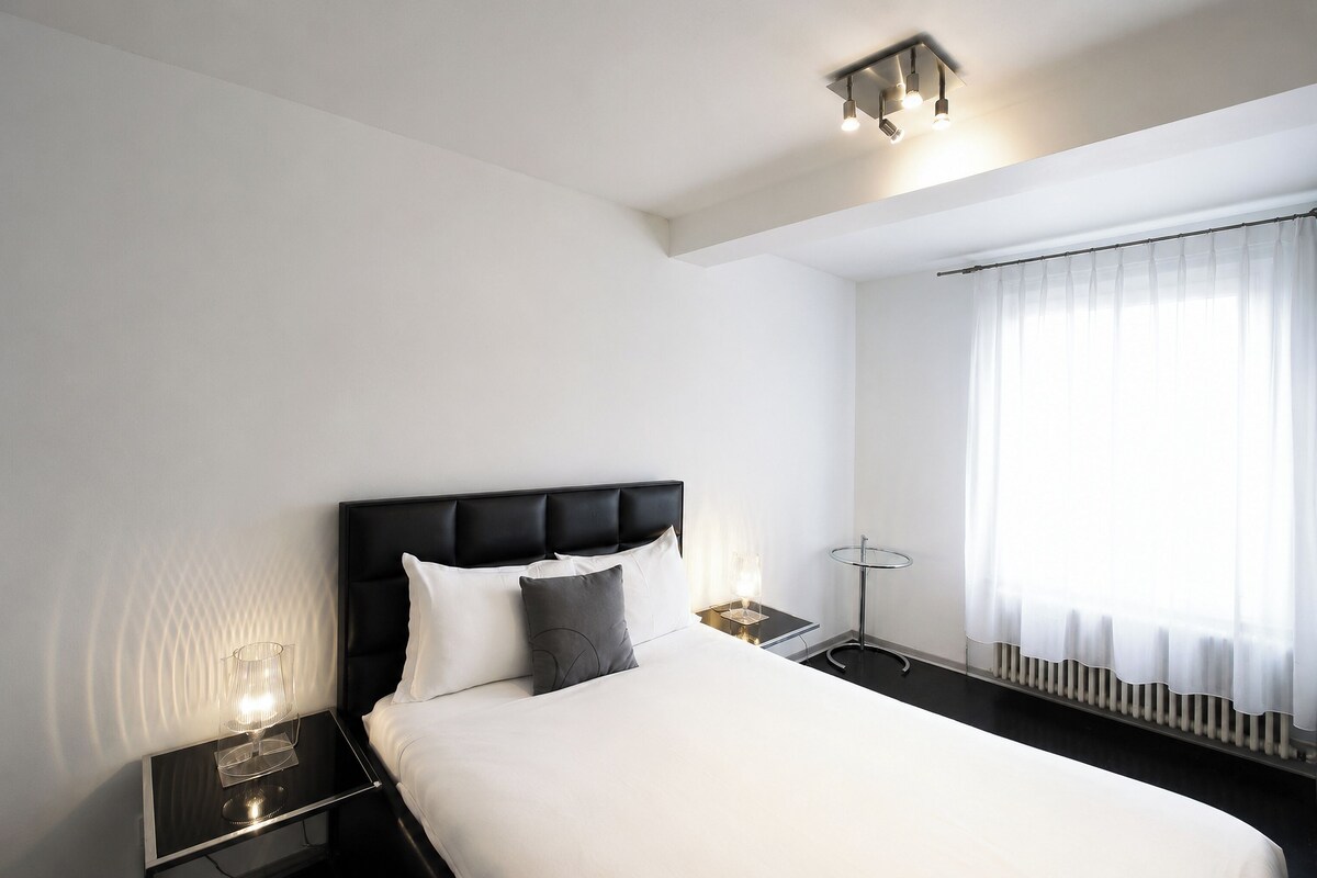 Two Bedroom Grand, Balcony, Kitchen - Basic | 2 多间卧室、办公桌、笔记本电脑工作区、熨斗/熨衣板