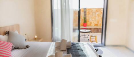 Comfort Room, Pool View | Free WiFi