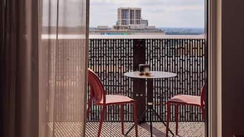 Apartment, 3 Bedrooms, Non Smoking | Balcony