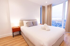 Blackout curtains, free WiFi - The Blossoms (Croydon)