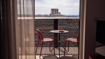 Apartment, 3 Bedrooms, Non Smoking | Balcony