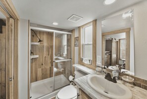 Towels, soap, shampoo, toilet paper
