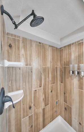 Handtücher, Seife, Shampoo, Toilettenpapier