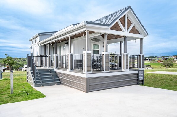 المنشأة من الخارج