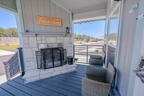 Terrace/patio - Marinas Pier - 042 (Fredericksburg)