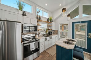 Fridge, microwave, oven, stovetop - The Charming Chayil Cottage - 046 (Fredericksburg)