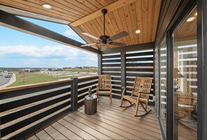 Terrace/patio - The Willie - 050 (Fredericksburg)