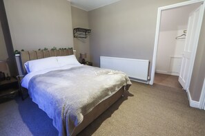 4 bedrooms, WiFi, bed sheets