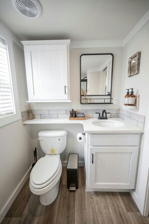 Towels, soap, shampoo, toilet paper