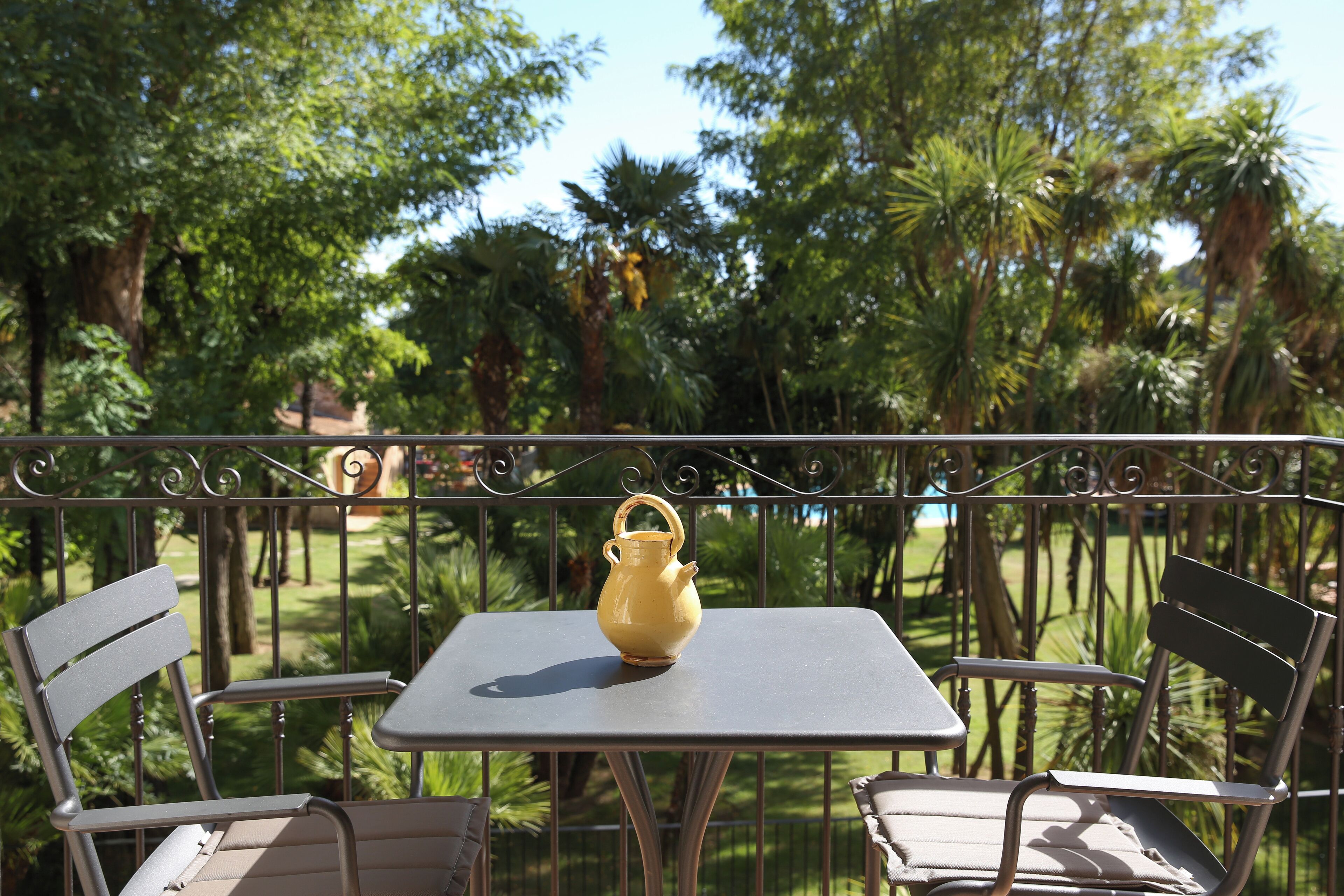 خزنة داخل الغرفة وطراز فريد لكل وحدة ومكتب ومساحة عمل للكمبيوتر المحمول