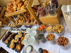 Free daily buffet breakfast  - Château de Valmer (La Croix-Valmer)