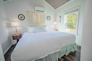 1 bedroom, free WiFi, bed sheets - The Nest - 072 (Fredericksburg)