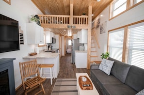 Smart TV, fireplace