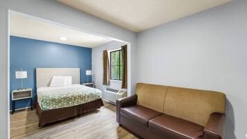 1 bedroom, WiFi (free), bed sheets