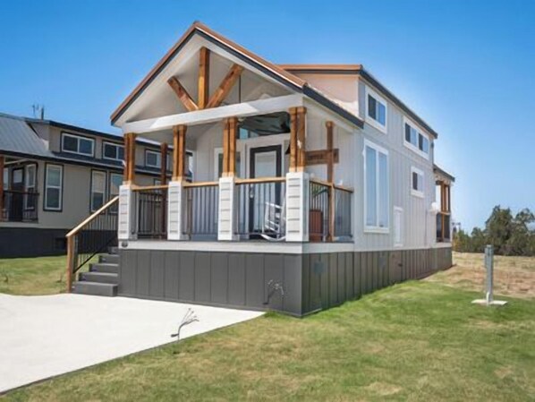 Exterior - Copper Top - 079 (Fredericksburg)