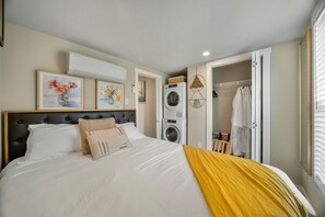 1 bedroom, free WiFi, bed sheets - The Haven - 95 (Fredericksburg)