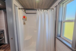 Towels, soap, shampoo, toilet paper