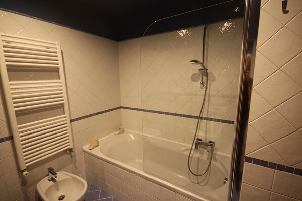 Hair dryer, bidet, towels, soap - Green Chiaia three (Napoli)