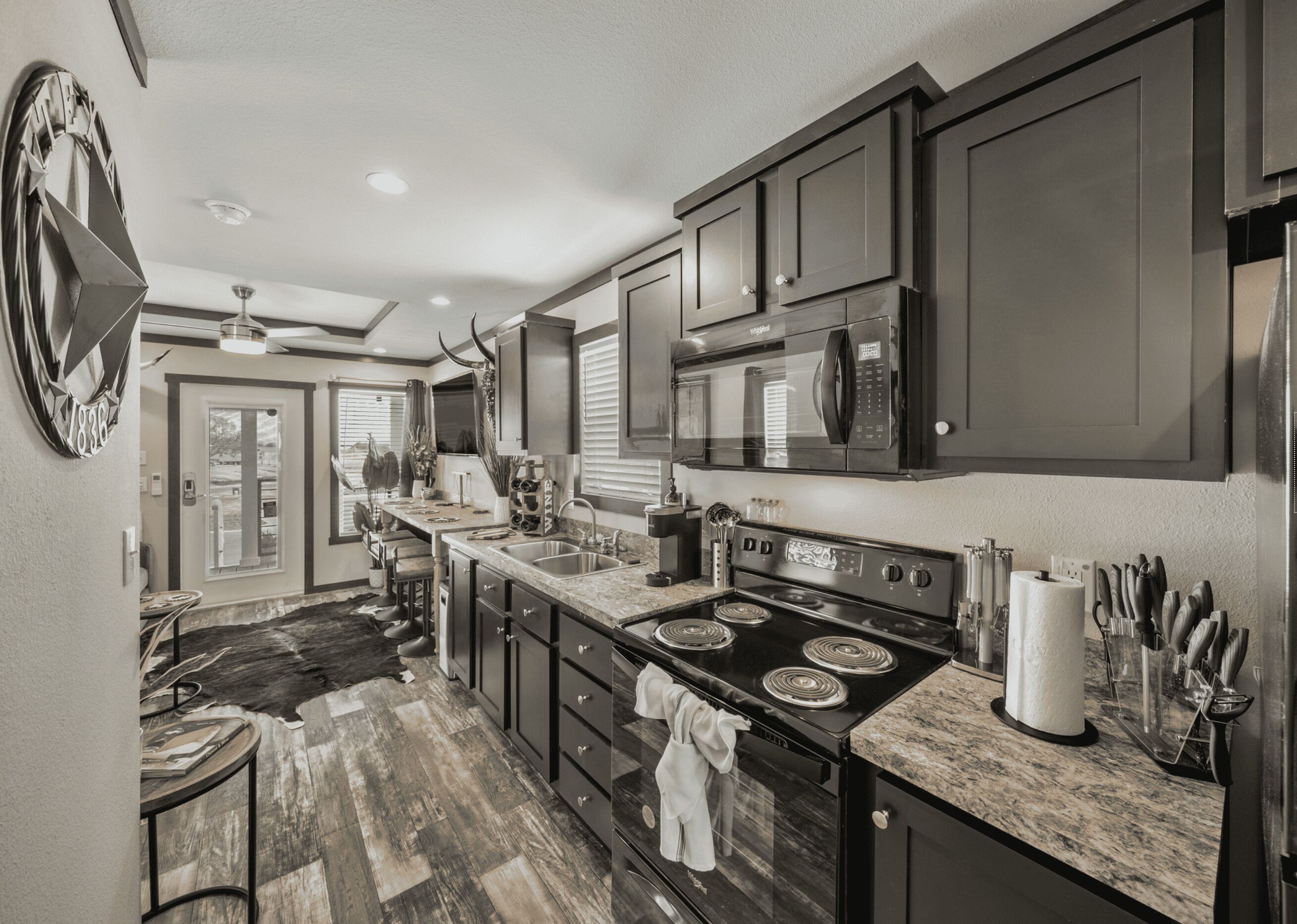 ثلاجة، ميكروويف، فرن، موقد طهي مسطح